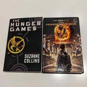 The Hunger Games Book Bundle (Book 1, The World of… Movie Tie-In) – YA Novel - Imagen 1 de 12