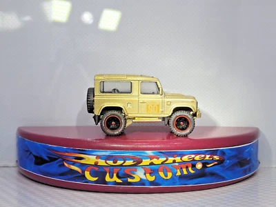 2022 风火轮 F•A•O Schwarz 路虎 Defender 90 Target 独家定制 RR — 第 1/4 张图片