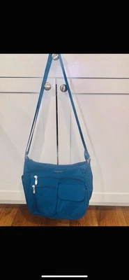 Baggallini: Multi Compartment Zippered Shoulder/ Crossbody Bag…Nice! - Image 1 of 4