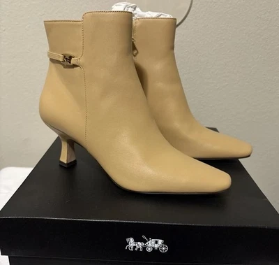 Botines de cuero Coach para mujer Rebecca con hebilla y tacón de gatito, cuero tostado, 6B Foto 1 de 4