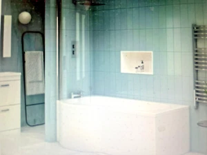 Shower Bath complete with Screen & panel P shaped RIGHT handed - Picture 1 of 8