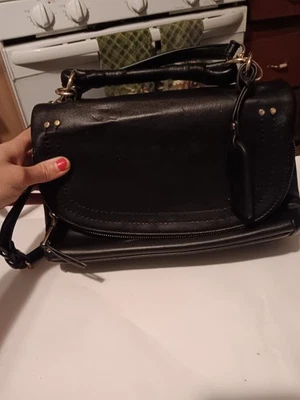 Bolso Bandolera Sole Society Negro Imitación Cuero Asa Superior Herrajes Dorados Foto 1 de 4