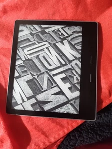 Amazon Kindle Oasis Version Kindle 5.11.2, Wi-Fi, Model CW24Wi - Picture 1 of 15