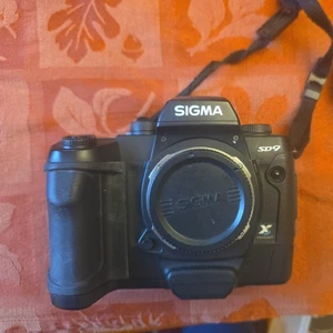 Sigma SD9 DSLR Foveon X3 Camera Body - Picture 1 of 10