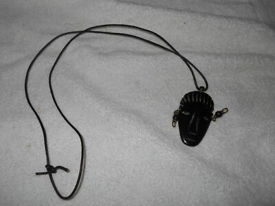 Collar de cuero negro con cara nativa de ónix Foto 1 de 3