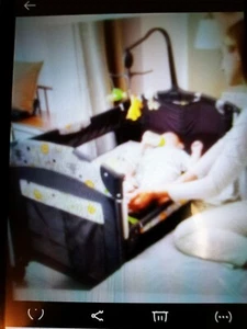 Skih Pack- N-play On The Go Crib. Easy compact fold, W/convenient carrying bag. - Picture 1 of 14