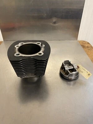 Harley-Davidson Street Glide 2006 FLHX cilindro delantero y pistón Foto 1 de 4