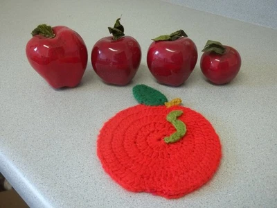 Vidrio Cerámico Manzanas con Tapas Verdes 4 Total con Manzana/Gusano Hot Pad Foto 1 de 4