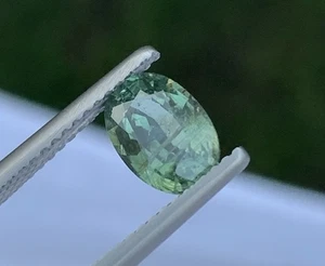 Piedra preciosa suelta de 1,605 quilates de zafiro verde de 8 mm de corte ovalado para joyería origen Madagascar - Imagen 1 de 21
