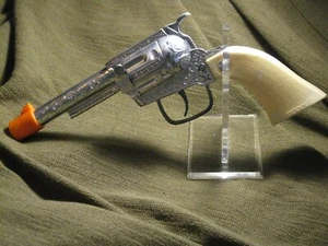 Acrylic 4" CIVIL WAR WW2 PISTOL DAGGER SWORD KNIFE Display Stand 1 pc. - Picture 1 of 3