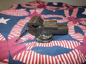 BESSEY 4 in. BV-HD40 Heavy-Duty Bench Vise with Swivel Base - Picture 1 of 2