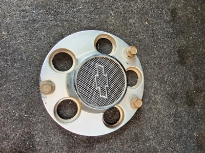 Chevrolet Impala Police 9C1 2000-2016 tapa central de rueda OEM 09593297 CON PERNOS Foto 1 de 2