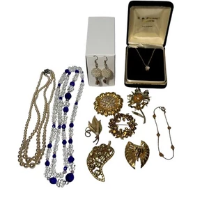 VINTAGE 60s 70s 11 pc costume jewelry lot necklace bracelet earrings brooch MOD - Picture 1 of 24