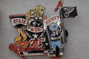 Prendedor rompecabezas vintage 20 aniversario STATE WARS HOCKEY Missouri multicolor - Imagen 1 de 24