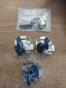 Qtà 2 Serratura Cassetto Armadio Doppia Anta, Montata su Anta Sinistra 40x40mm - Foto 1 di 10