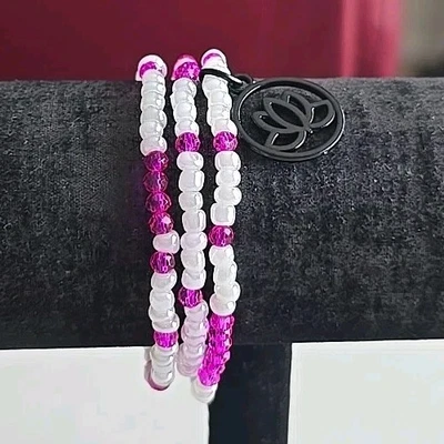 Pulseras Michele's Attic Boutique con cuentas y dijes de semillas (3 piezas) - Loto negro 115658 Foto 1 de 3