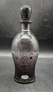 "Decantador vintage de cristal púrpura veneciano con superposición de plata floral 10"" con tapón" - Imagen 1 de 10