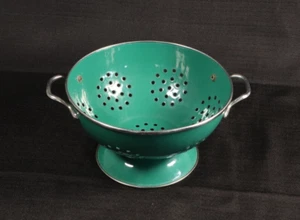 Vintage Hunter Green Enamelware 8 5/8” Strainer Colander Enamel Cookware Kitchen - Picture 1 of 6