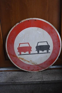 Altes Verkehrszeichen Überholverbot,Oldtimer,Garage,Straßenschild,Original,Retro - Bild 1 von 2