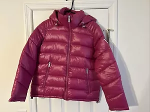 NWT GUESS Women’s HOODED PUFFER JACKET MAGENTA Size Medium BRAND NEW - Picture 1 of 4