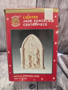 Vintage Yuletide Traditions beleuchtetes Jade Porzellan Herzstück 3 Weisen - Bild 1 von 11