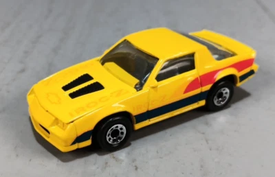 1985 年火柴盒雪佛兰科迈罗 IROC Z28 黄色澳门超快近乎完好 — 第 1/4 张图片