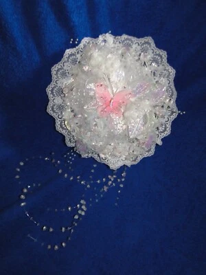 Nuevo Impresionante Ramo de Novia Hecho a Mano Iridiscente Blanco Floral y Rosa Mariposa Foto 1 de 4