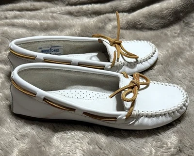 Minnetonka White Leather SlipOn Moccasin Loafer  Shoes 160904 006 17 Womens Sz 7 - Image 1 of 4