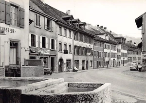 Suisse - CRESSIER (NE) La rue principale - FORMAT DE LA CARTE POSTALE 15 cm x 10 - Imagen 1 de 2