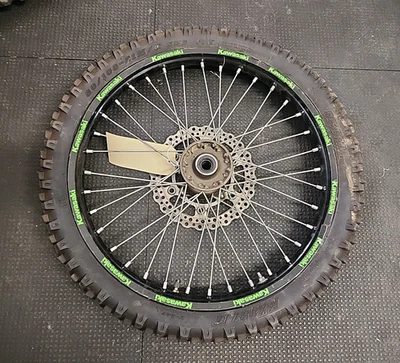 Kawasaki KX450F 2008 rueda delantera abollada KX 450 moto de cross neumático Sedona Foto 1 de 4