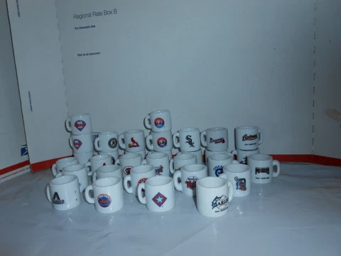 1 HTF MLB BASEBALL MINI PORCELAIN MUG CUP YOU CHOOSE TEAM + 5 BONUS CARDS Cover