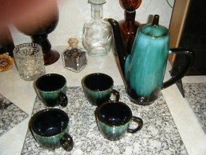 GREEN & BLACK CERAMIC COFFEE POT AND 4 CUPS - Picture 1 of 4