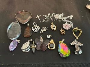 LOT -19 ASSORTED CRYSTAL & RHINESTONE CHARMS AND PENDANTS VTG - Costume Jewelry - Picture 1 of 6