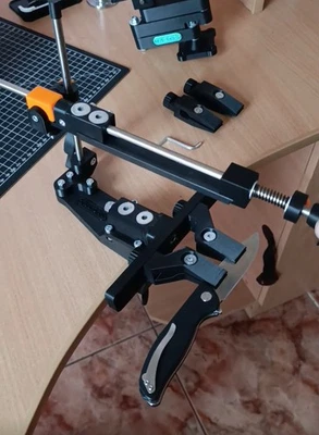 Knife Sharpening System 360° – Manual Jig for All Knives - Image 1 of 4