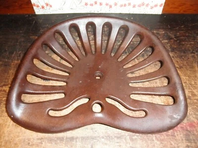 Antiguo asiento de tractor de hierro fundido IH M488 INTERNATIONAL HARVESTER difícil de encontrar Foto 1 de 4