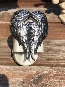 Double Silver Wings Pier 1 elektrischer Plug in Duftwärmer Wandblume hübsch - Bild 1 von 5