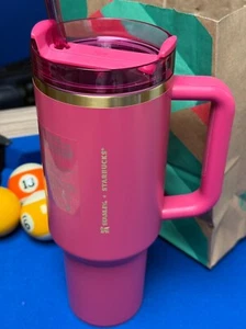 Bicchiere Starbucks Stanley rosa 40 oz Holiday 2024 edizione limitata nuovo - Foto 1 di 5