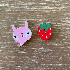 WOOD BUTTONS Fox and Strawberry Fun 2-Hole - Bundle of 2 - Picture 1 of 3