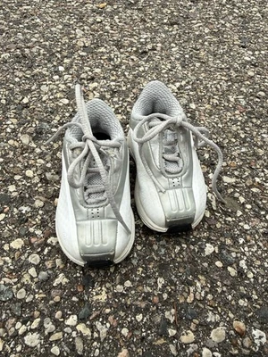 Zapatillas deportivas retro vintage Adidas SL para niños pequeños 3K blancas plateadas 2001 Foto 1 de 4