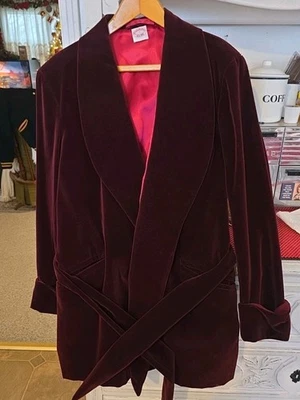 Chaqueta para fumar de terciopelo con corbata frontal abierta borgoña talla M de colección años 60 Brooks Brothers Foto 1 de 4