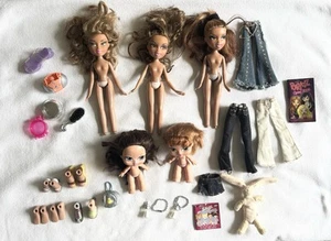 Lotto bambole Bratz: 3 bambole Bratz (2001) e 2 Babyz Bratz, vestiti scarpe accessori - Foto 1 di 24