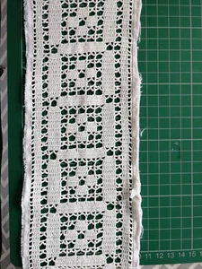 Vintage hand crochet lace edging/border. Joined in the round, 32" x 4" - Picture 1 of 2