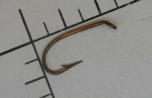 100 MUSTAD HAKEN #11 CLASSIC Fliegenbinden SUPERIOR Sproat DOWN BALLEye BRONZIERT 3399 - Bild 1 von 4