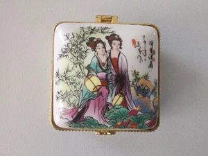 Vintage Geisha Girls Trinket Box Holding Lanterns Oriental Porcelain Beautiful - Picture 1 of 9