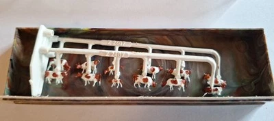 Marten Box Z 2407 Miniatur plastik Rinder weissbraun gefleckt OVP Rarität - Bild 1 von 4