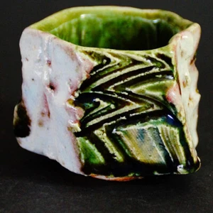 Handgetöpferte japanische Oribe Sake Schale Guinomi von Kawachi Hidetoshi 6302 - Bild 1 von 12