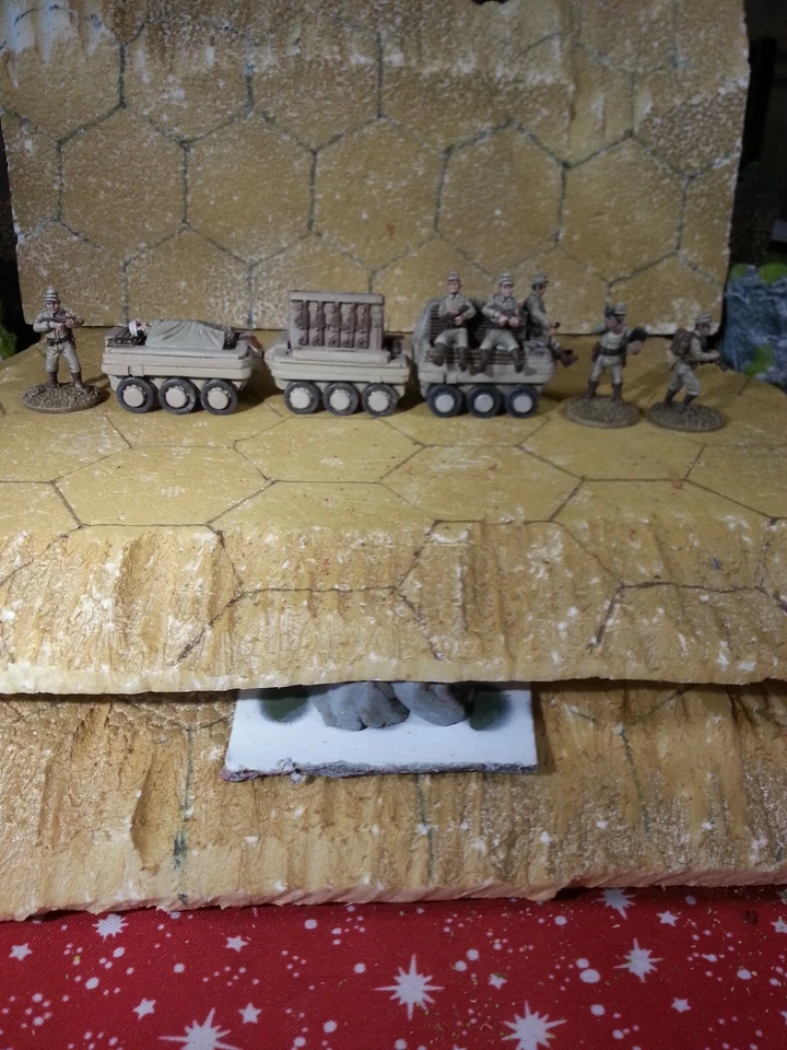 28mm scifi vehicles and figures DUNE x 7 Atreiedes and 9 Fremen + 19 extras. - Image 1 of 4
