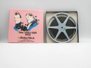 Vintage LAUREL & HARDY Super 8 Movie Blackhawk Films MEN O WAR 7" Reel - Foto 1 di 8