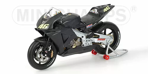 Honda RC211V Preseason Test Bike Valentino Rossi 2002 1:12 Model Minichamps - Image 1 of 1