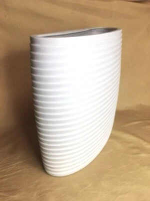 Aplique de luz de montaje en pared de porcelana blanca Justice Design 2003 #8855 como nuevo 1 de 2 Foto 1 de 4